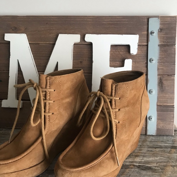 Nine West wedge moccasin in camel color - Picture 5 of 6